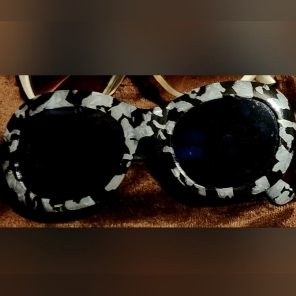 Glasses - Picture 2 of 2